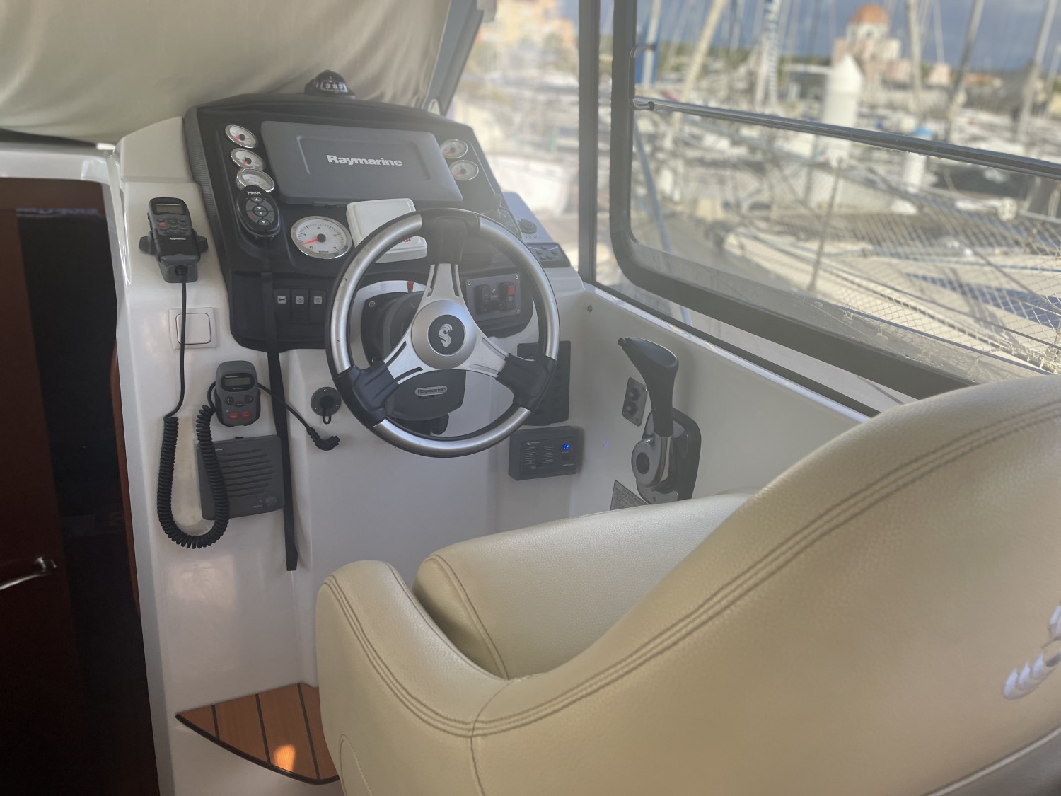 slider 37 Beneteau Antares 30 Fly